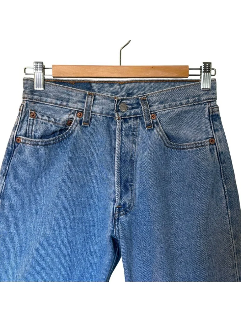 Women's Denim Jeans Levi's 501 Vintage 1990s Button Fly Light Wash Size 28 X 30 - Picture 3 of 12